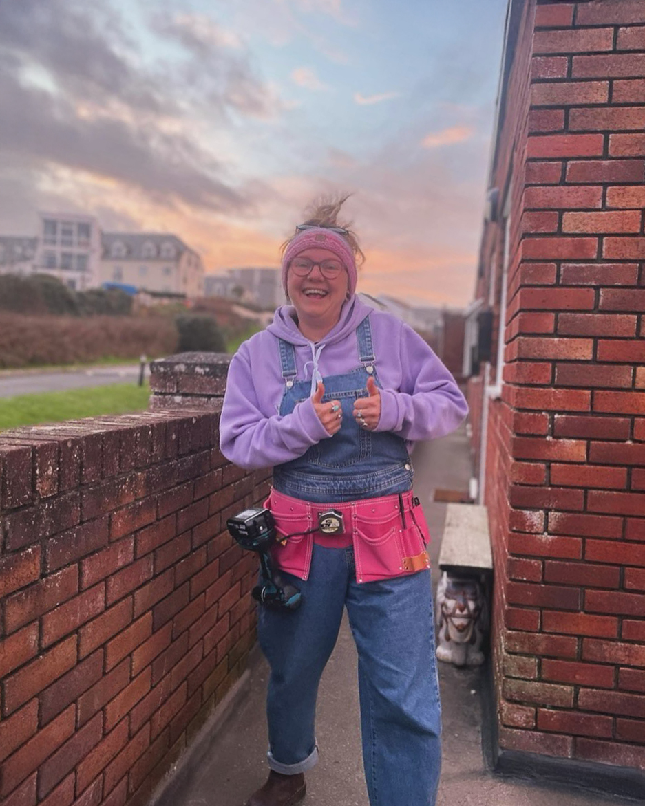 Photo of TR7 Tradey Lady wearing her Pink Toolbelt